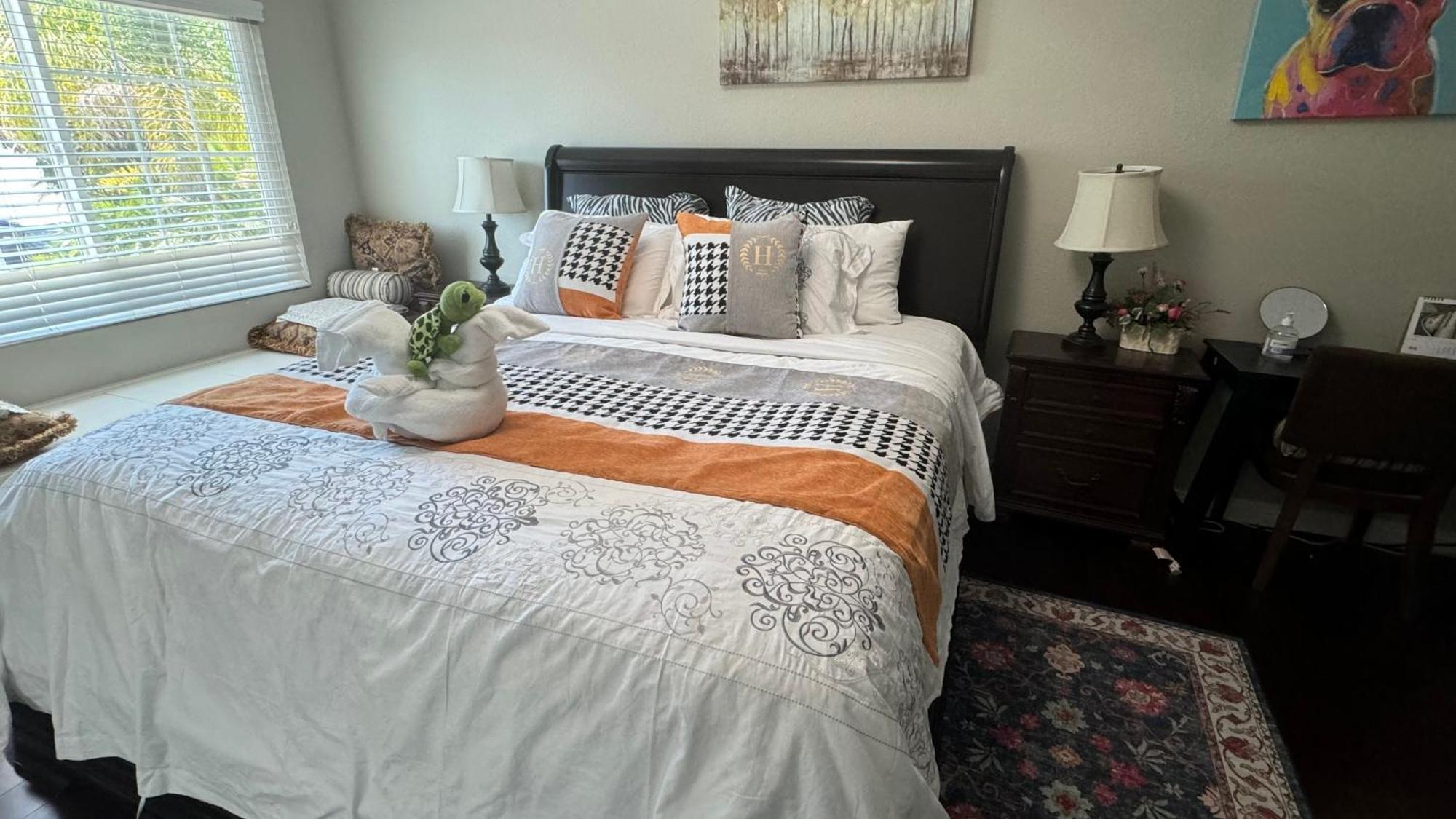 2#Family Suite King Bed Room Чино-Хилс Экстерьер фото